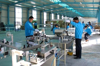 保險(xiǎn)絲生產(chǎn)車(chē)間 保險(xiǎn)絲生產(chǎn)車(chē)間